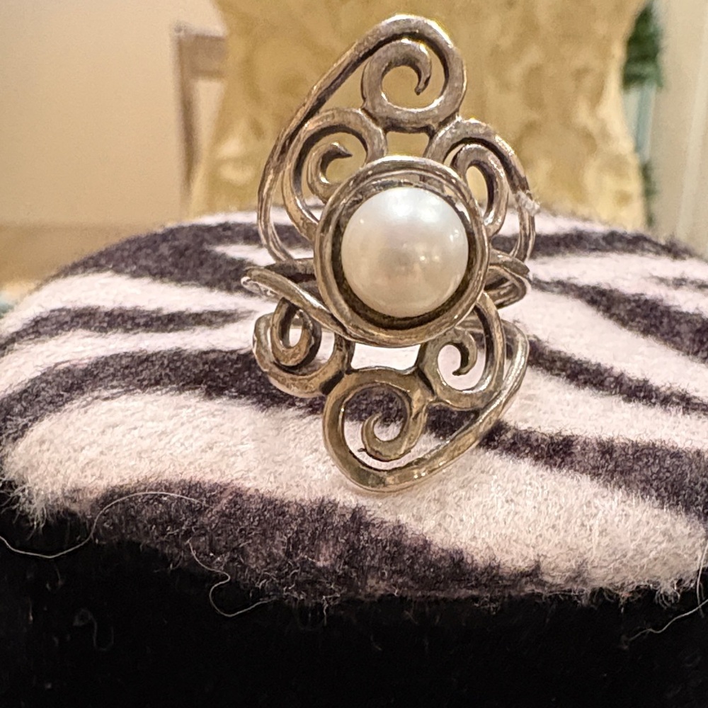 Elegant Sterling Silver Swirl Pearl Ring